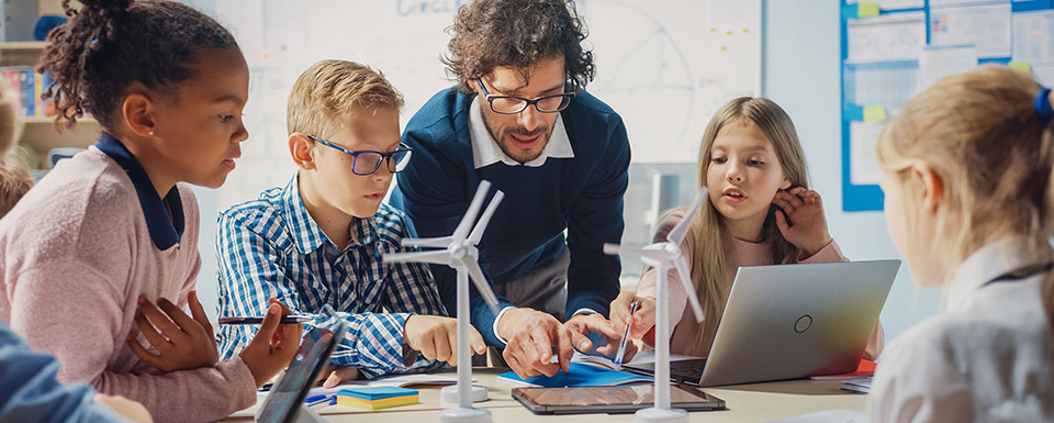 Bild zu Lehrer Deutsch (bis Sekundarstufe II) mit beliebigen Beifach (m/w/d)